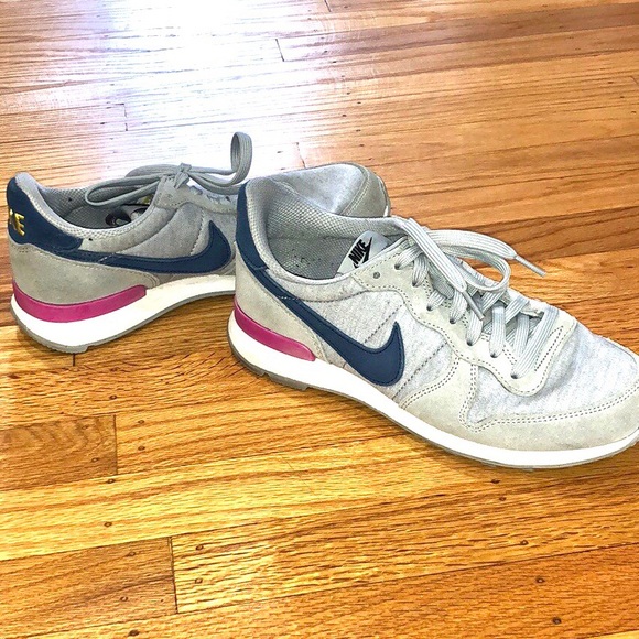 nike internationalist id